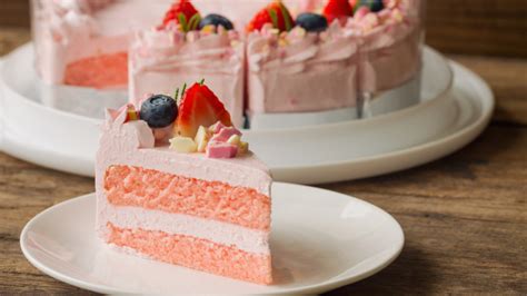 Follow This Simple Trick For Even Cake Layers