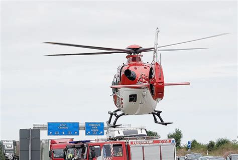 Unfall Am Stauende Auf A4 Fahrer Schwer Verletzt Mit Hubschrauber Ins