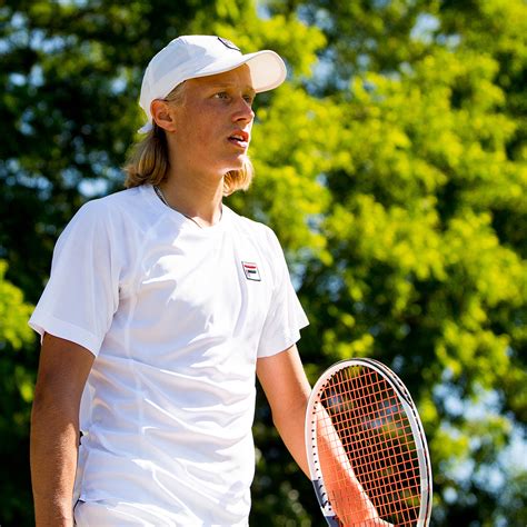 Leo borg v fermin tenti. 17-årige Leo Borg lämnar Sverige - efter avgörande ...