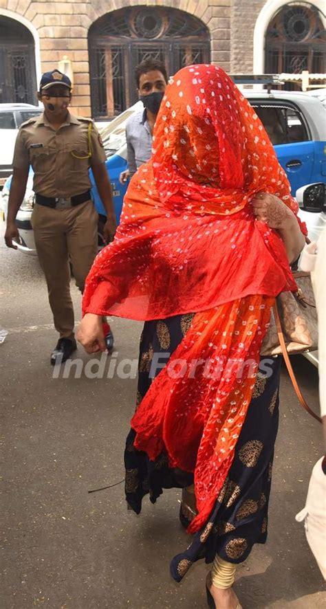 மாலத்தீவில் ஹனிமூனை கொண்டாடும் கண்ணும் கண்ணும் கொள்ளையடித்தால் ஜோடி. Tollywood Actress Shweta Kumari / Drugs case: NCB ...