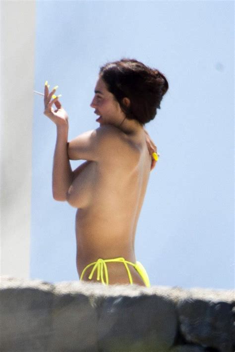 Katie Salmon Nude Boobs On Paparazzi Pics Scandal Planet