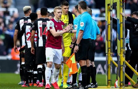 Check spelling or type a new query. Peraturan dalam Sepak Bola yang Perlu Dipahami oleh Pemain ...