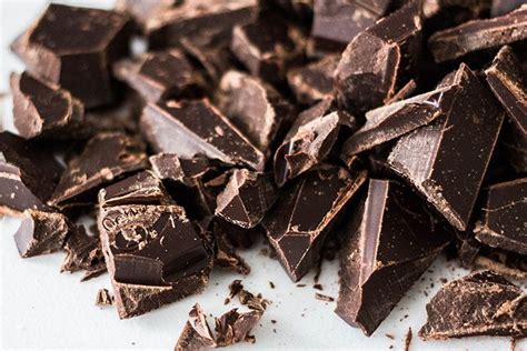 Tips pilih dark coklat, perhatikan bahan membuatnya. Daftar Harga dan Merek Coklat Kiloan Terbaik | BlogRumahan