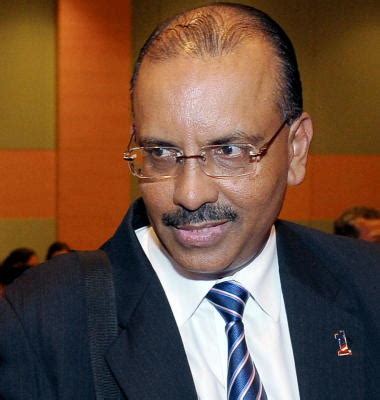 Selain itu, beliau pernah bertugas di istana negara, jabatan perdana menteri, setiausaha persekutuan sarawak dan menjawat jawatan ketua. Dr Ali Hamsa Dilantik Ketua Setiausaha Negara | MY ADHA