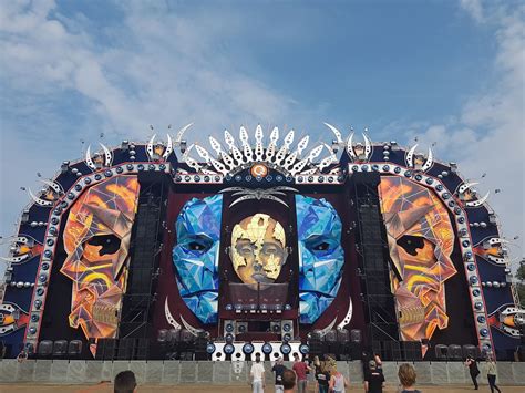 Jump to navigation jump to search. Q-Dance Stage at Mysteryland 2017 : hardstyle