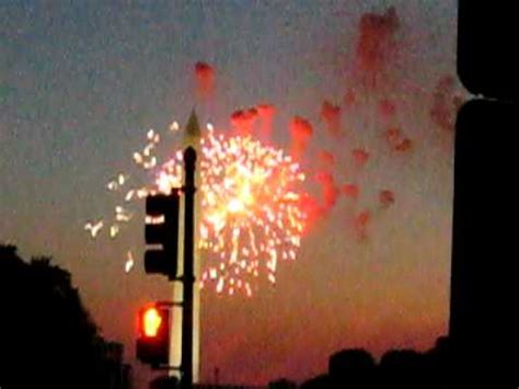 Protestas antirracistas, banderas incendiadas frente a la casa blanca, grupos de ultraderecha, tensiones entre manifestantes y seguidores de trump y claro, mucha policía entre fuegos artificiales. Quema de polvora el 4 de Julio en Washington DC. - YouTube
