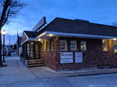 Verona Diner – BURGER DELUXE with Bud and Dan