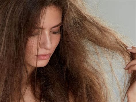 how to fight frizzy hair in monsoon simple diy remedies