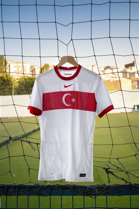 Jeux olympiques japon tokyo 2020. Nike dévoile les nouveaux maillots 2020 du Portugal, de l ...