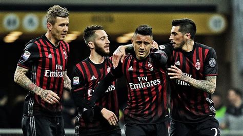 He had just avoided falling a few turns earlier but. AC Milan 3-1 Chievo | Goals: Bacca, De Guzman, Lapadula ...