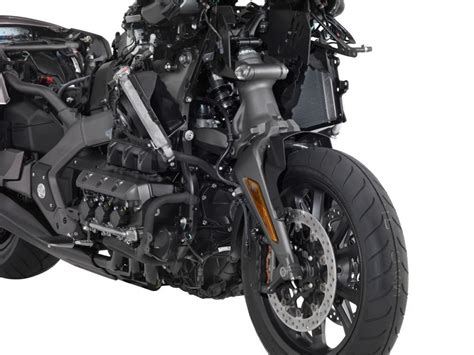 Completely redesigned with a new chassis, engine and suspension system, nothing has been overlooked. Per il 2020 la Honda Gold Wing si rinnova - Motociclismo