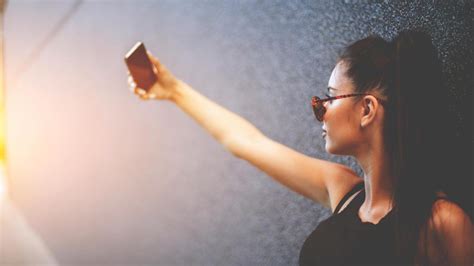 People Who Post Selfies On Instagram More Likely To Follow Other