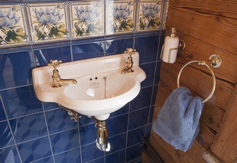 Impero style vasca da bagno by giulini g. Waschtisch nostalgisch | Traditionelle bäder, Badezimmer ...