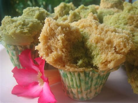 Kalian harus cobain, ini tuh enak banget dan manisnya ga lebay pas banget dilidah 🍪 Brunch to Lunch..: Bolu Kukus Mekar Tanpa Mixer V.2