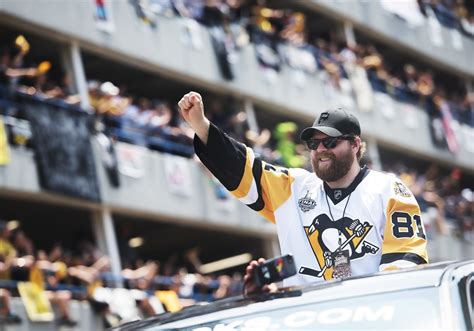 Phil Kessel Eats Hot Dogs Out Of The Stanley Cup