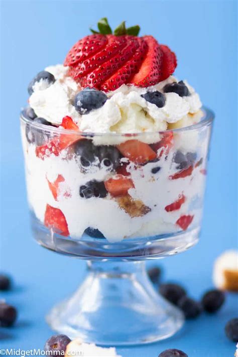 Strawberry Blueberry Trifle Desseert Recipe •