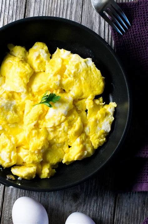 How To Make Perfect Scrambled Eggs Light And Fluffy Recipe