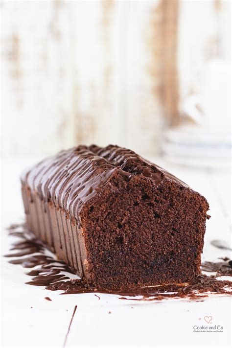 Kiki zeigt, wie ihr einen saftig, fluffigen schokokuchen ganz einfach selbst zu hause zubereiten könnt. Saftiger Schokoladenkuchen aus Rührteig mit einer Glasur ...