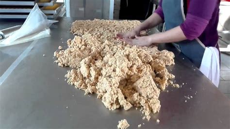 Resepi biskut raya ini mendapat perkongsian ramai di facebook. Nuriah Kamaludin 0129652394 biskut raya viral video - YouTube