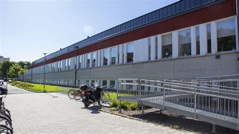 Här kan du lämna önskemål om trädfällning eller beskärning av träd på kommunal mark vars grenar eller rötter växer in mot din bostad eller över din tomtgräns. Staffansskolan - Gävle kommun