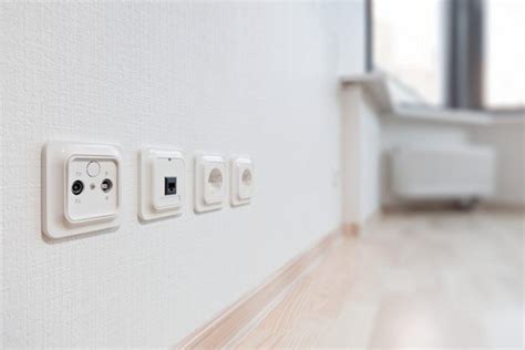 Von hitze über nässe bis zu klirrendem frost müssen die kabel, schalter, steckdosen und leuchten allen unbilden der witterung trotzen können. Steckdosen planen · Ratgeber Haus & Garten ...