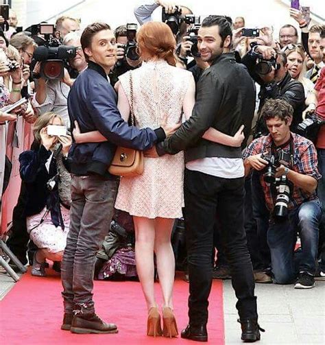 I love the dynamics of these girls together, their close. Pin by Laurel Wolfe on AT Poldark | Poldark, Demelza ...