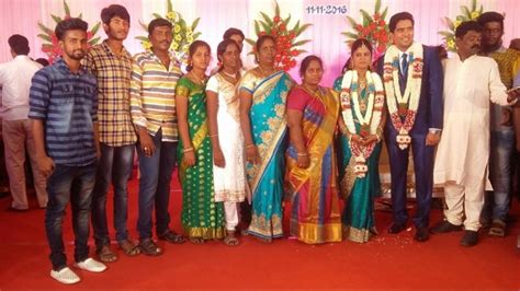 Subramani dreams of marrying his niece priya (sakshi) who lives in the us. Actor Vadivelu Daughter Wedding Photos - FilmiBeat