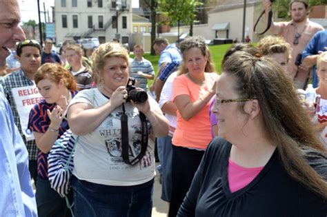 Kentucky Clerk Sues Governor For Making Her Do Her Job And Issue Same Sex Marriage Licenses