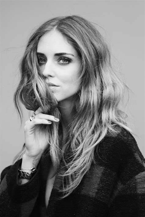 Chiara ferragni flirting glitter belt bag. Chiara Ferragni e la sua vita da film - Style
