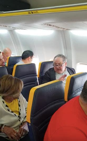 Man Refuses To Sit Next To Elderly Black Woman On Ryanair Flight To London Huffpost