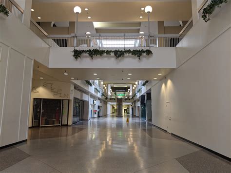 The main place mall sits between the liberty building and main place tower. Main Place Mall, Buffalo, NY : deadmalls