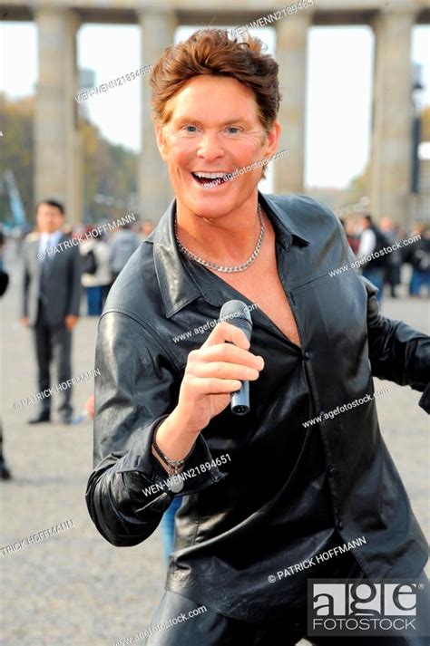 Photo Stunt With The David Hasselhoff Wax Figure In Memoriam Of The