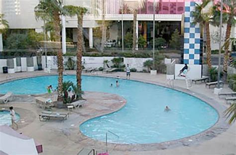 Circus Circus Pool Cabanas And Daybeds Hours And Info Las Vegas
