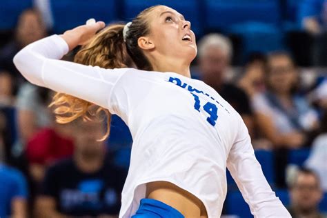 Ucla Womens Volleyball Sweeps Irish Faces Wisconsin In Ncaa 2nd Round