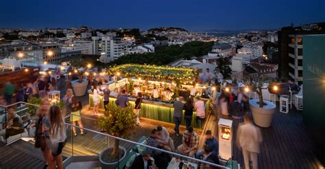 The culpeper's rooftop has its own bar serving signature cocktails, a garden supplying herbal tinctures for said cocktails, a grill restaurant, firepits, urban gardening. Lisboa Rooftop Bar | Sky Bar by SEEN at Tivoli Avenida ...