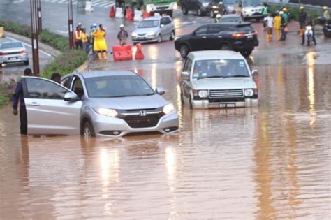 Kuala Lumpur Dilanda Banjir Kilat Akibat Hujan Lebat  Semasa  mStar