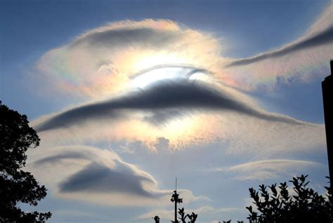 Nasas Photo Of The Day Is An Incredible Alien Mothership Cloud Daily