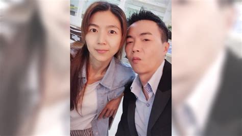 吳青峰（1982年 － ），臺灣 歌手、作詞人、作曲人、編曲人，暱稱青峰，生於台北市，是樂團 魚丁糸（同時也是蘇打綠）創始團員及主唱，同時也是樂團內主要的詞曲創作者。除了樂團專輯的製作，吳青峰也為眾多華語歌手創作詞曲。 「康安」老婆驚傳自殺昏迷未醒 吳鈴山急滅火：很相愛│TVBS新聞網