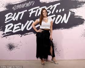 Ashley Graham Kicks Up A Leg At Woman Of The Year Event Daily Mail Online