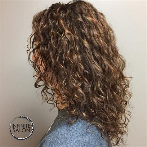 30 Gorgeous Medium Length Curly Hairstyles For Women In 2018