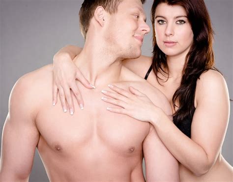 Tráiler y flashmob de parejas desnudas para Dating Naked el reality nudista CromosomaX