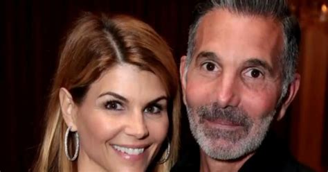 lori loughlin and husband mossimo giannulli to plead guilty in college admissions scam cbs news