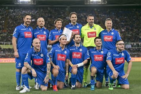 Allenatore, rosa e dettagli dall'inter. A Torino la partita del cuore Nazionale Cantanti e ...