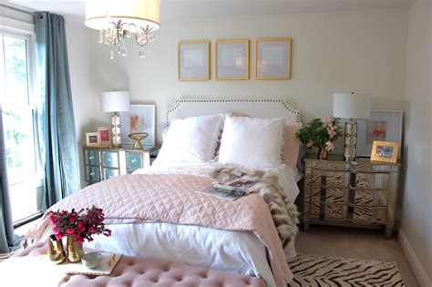 These spaces might be small but they are practical, too. Feminine Bedroom Ideas For A Mature Woman - TheyDesign.net - TheyDesign.net