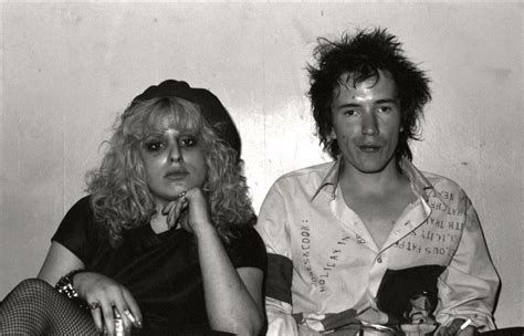 johnny rotten 70s punk punk goth sid and nancy clem grunge sex pistols one wave punk rocker