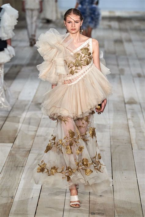 Alexander Mcqueen Spring 2020 Ready To Wear Fashion Show Alexander