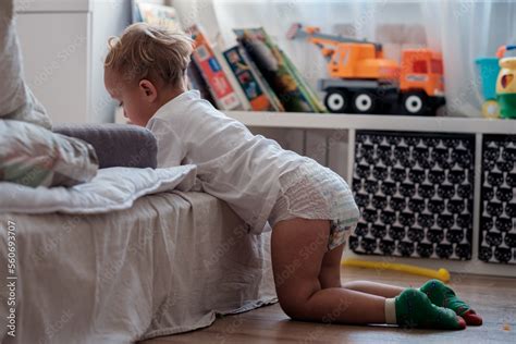 Fotografia Do Stock Small Child Boy Toddler Hiding In Room While