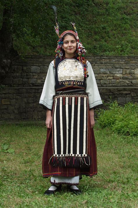 Най ценните народни носии от фонда на бургаския музей ще бъдат заснети и включени в луксозен каталог