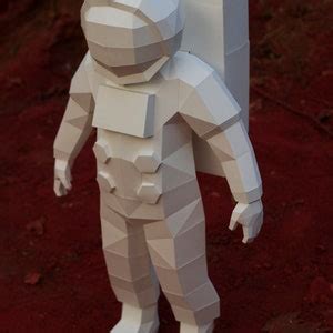 Papercraft 3D ASTRONAUT COSMONAUT Space Suit Art Low Poly Paper