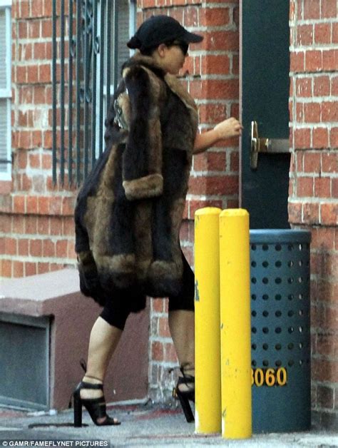 Kim Kardashian Wraps Up In Lavish Fur Coat And Leggings In Beverly Hills Daily Mail Online